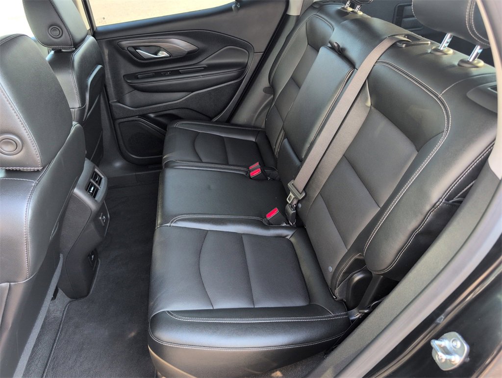 Used 2024 GMC Terrain SLT image 27