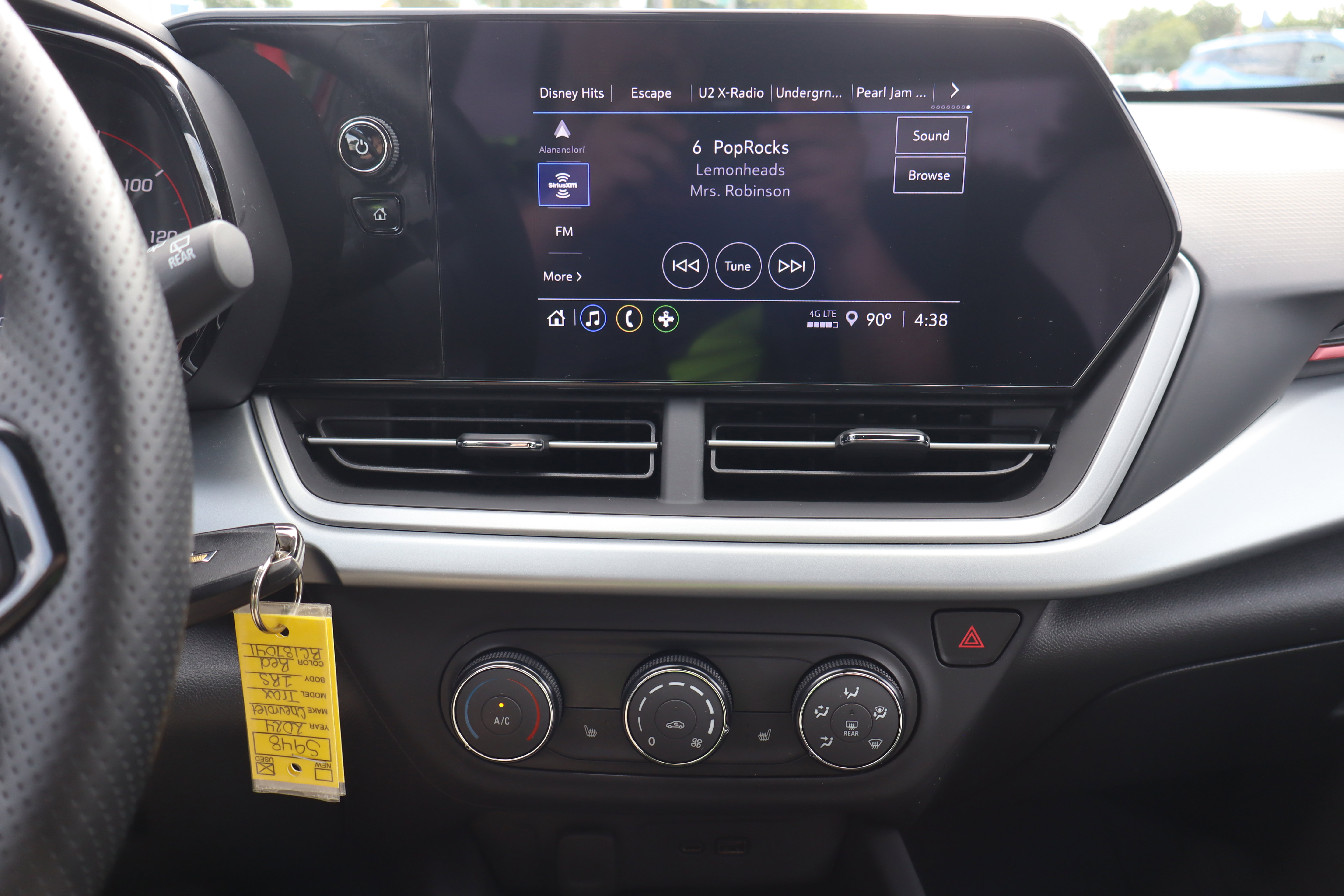 Used 2024 Chevrolet Trax RS FWD image 17