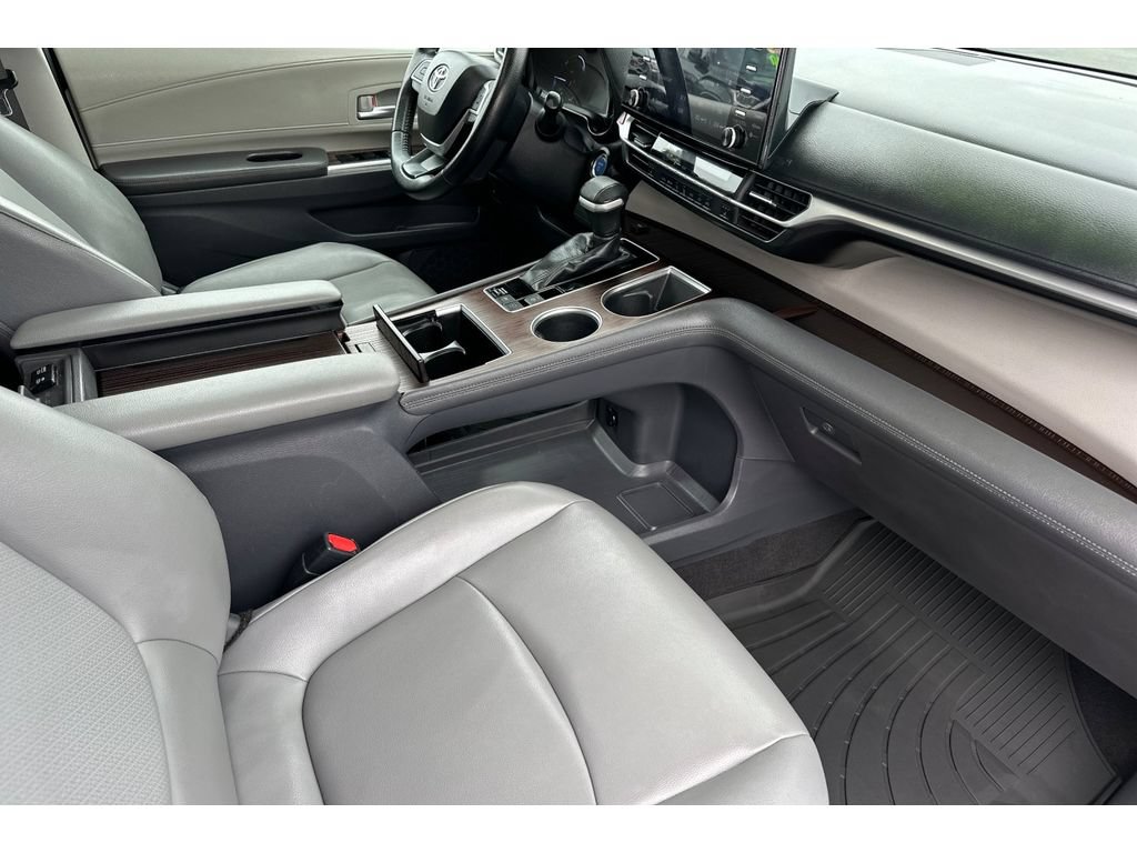Used 2021 Toyota Sienna XLE FWD image 18