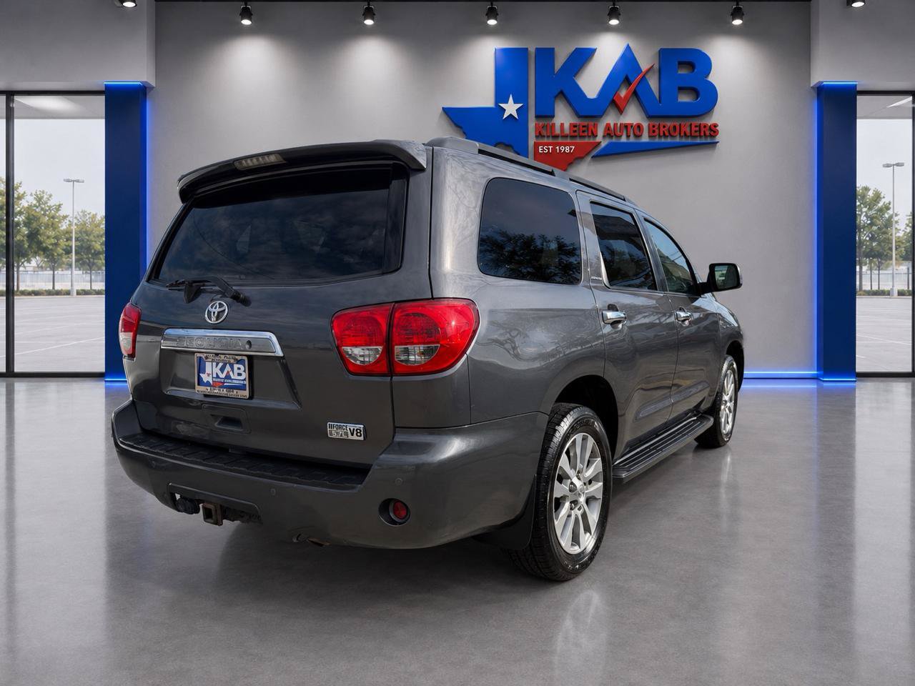Used 2015 Toyota Sequoia Limited RWD image 3
