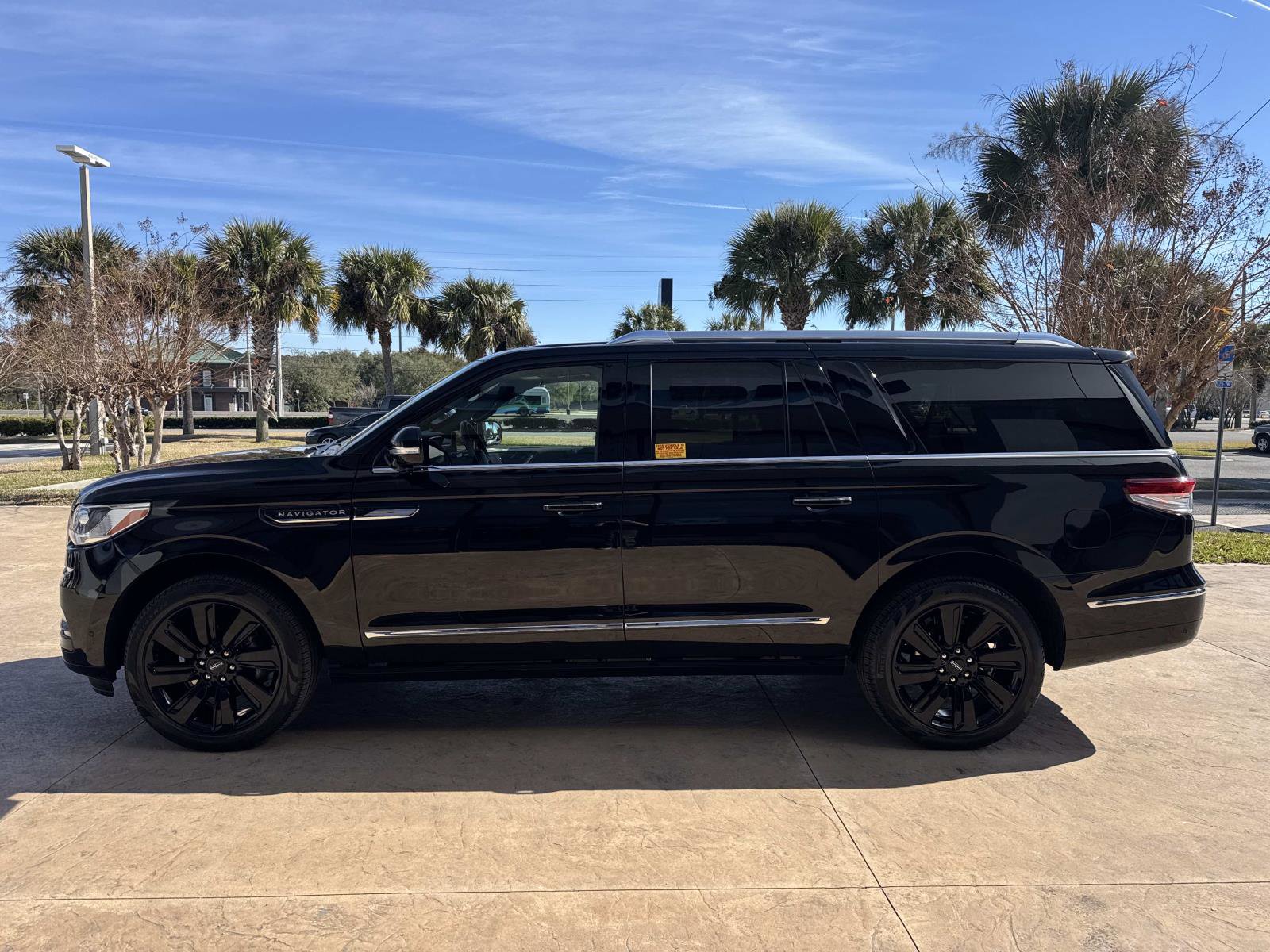 Used 2024 Lincoln Navigator L Reserve image 6