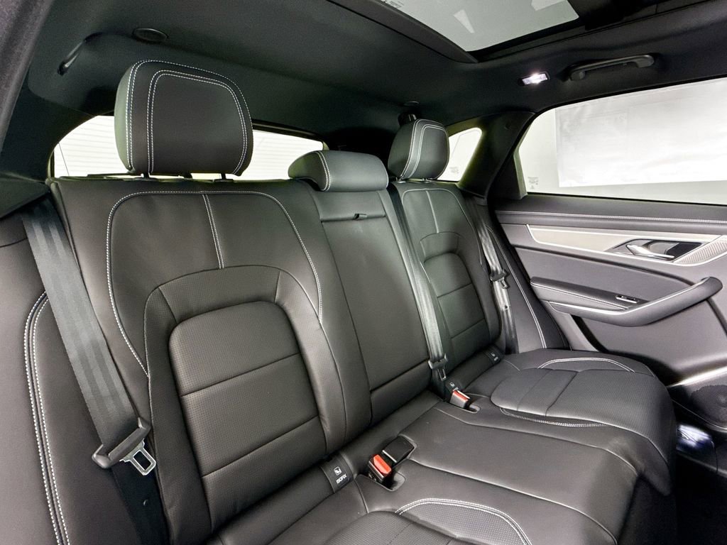 Used 2025 Jaguar F-PACE R-Dynamic S image 15