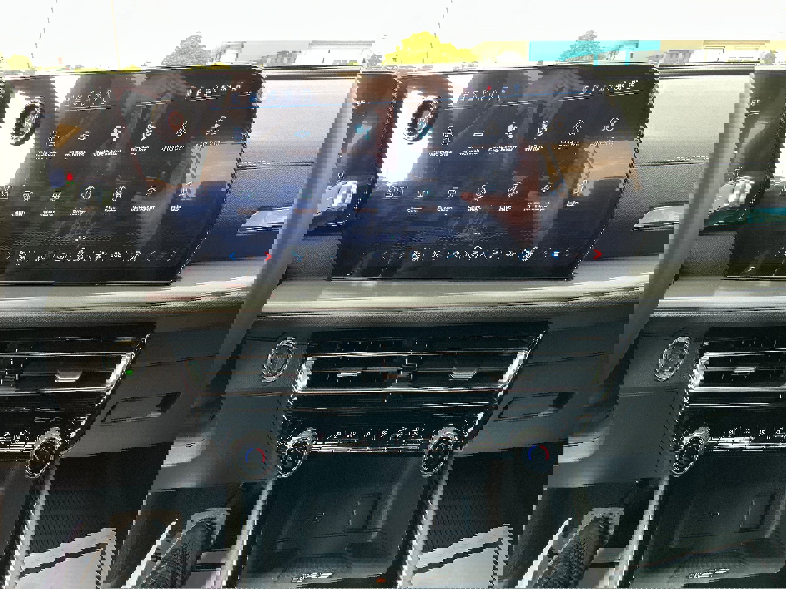 New 2026 Chevrolet Traverse LT w/ Driver Confidence Package image 7