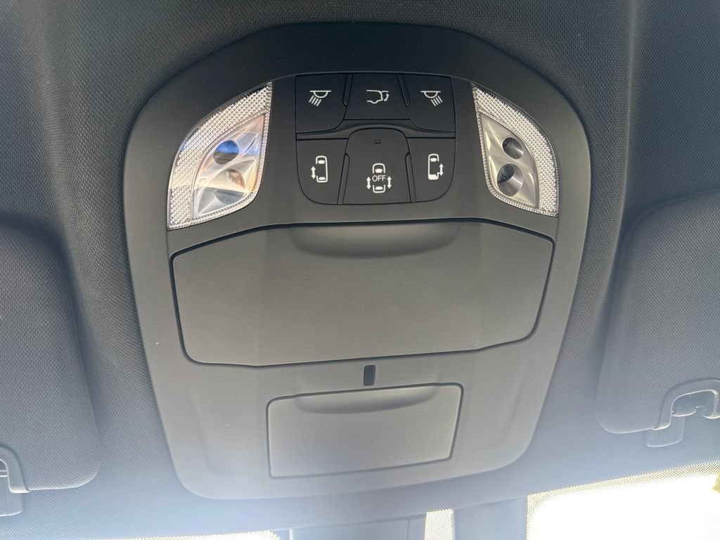 Used 2019 Chrysler Pacifica Touring Plus w/ S Appearance Package FWD image 27