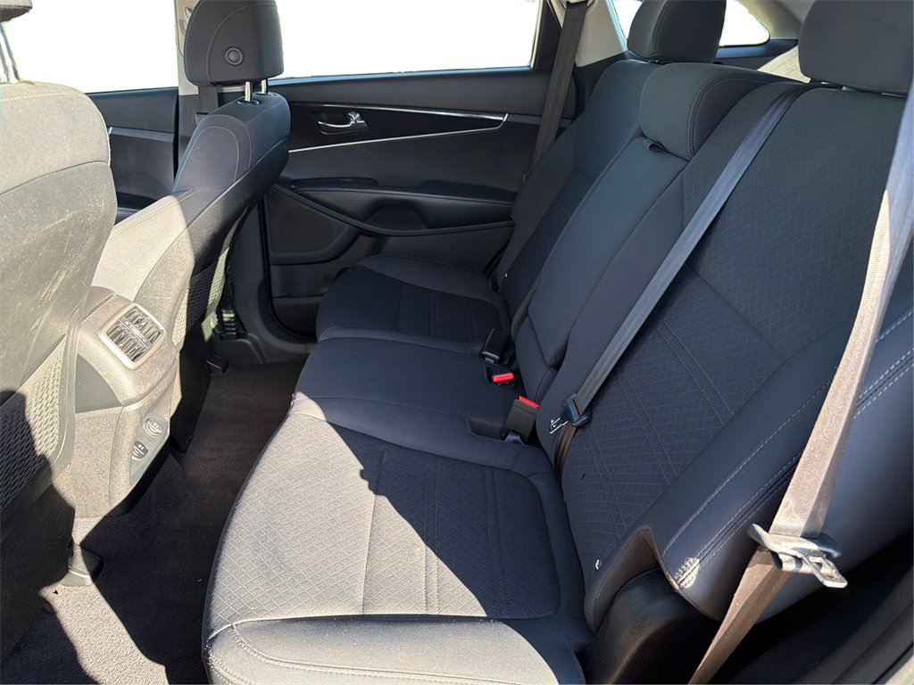 Used 2017 Kia Sorento LX image 10