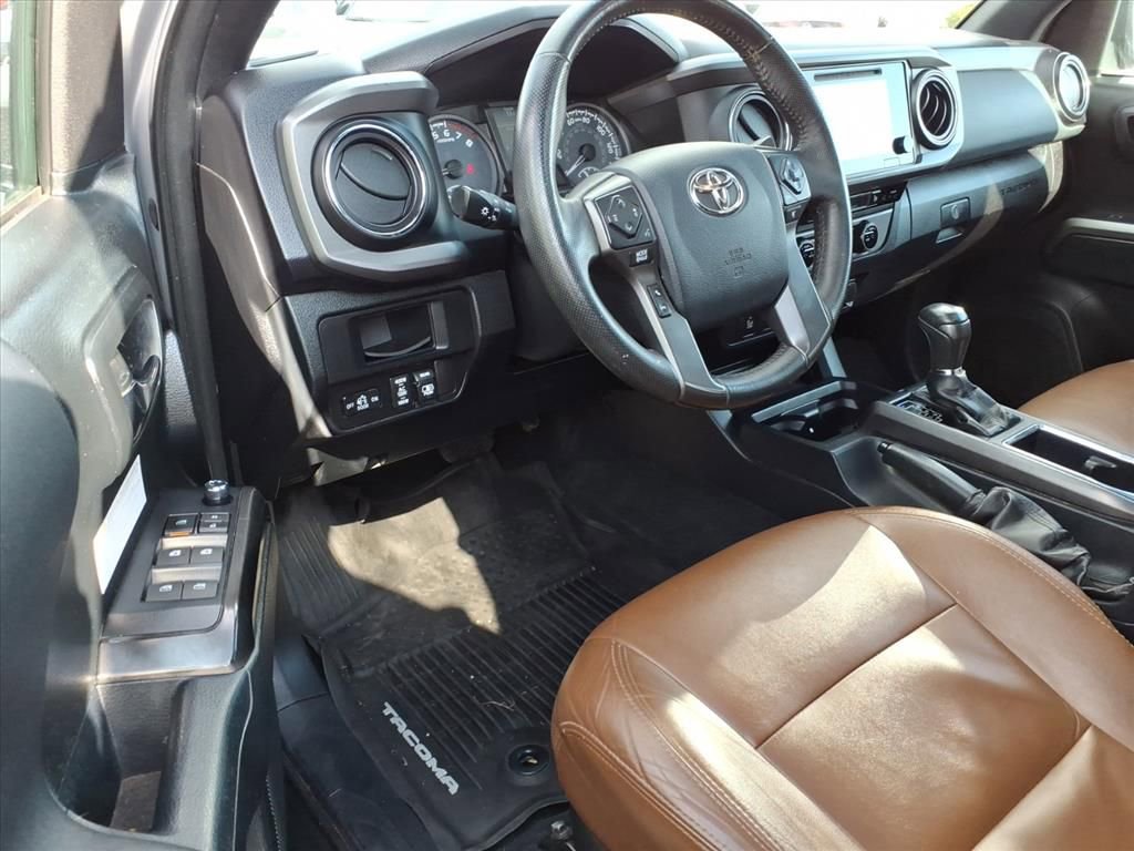 Used 2017 Toyota Tacoma TRD Off-Road image 15