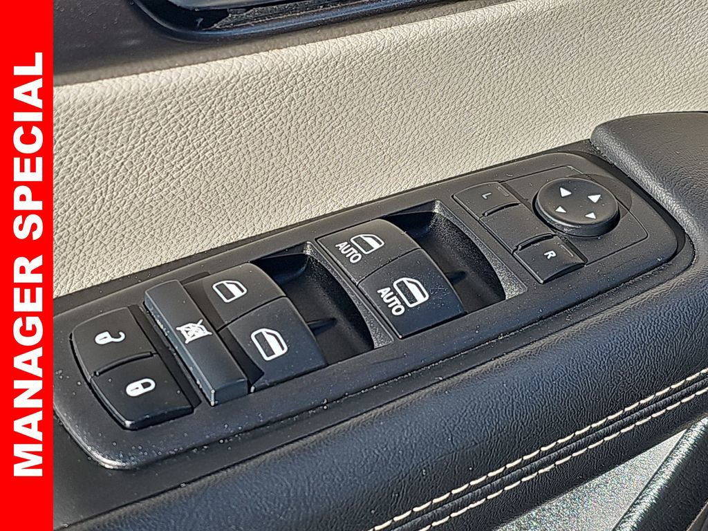 Used 2024 Chrysler Pacifica Touring-L image 29