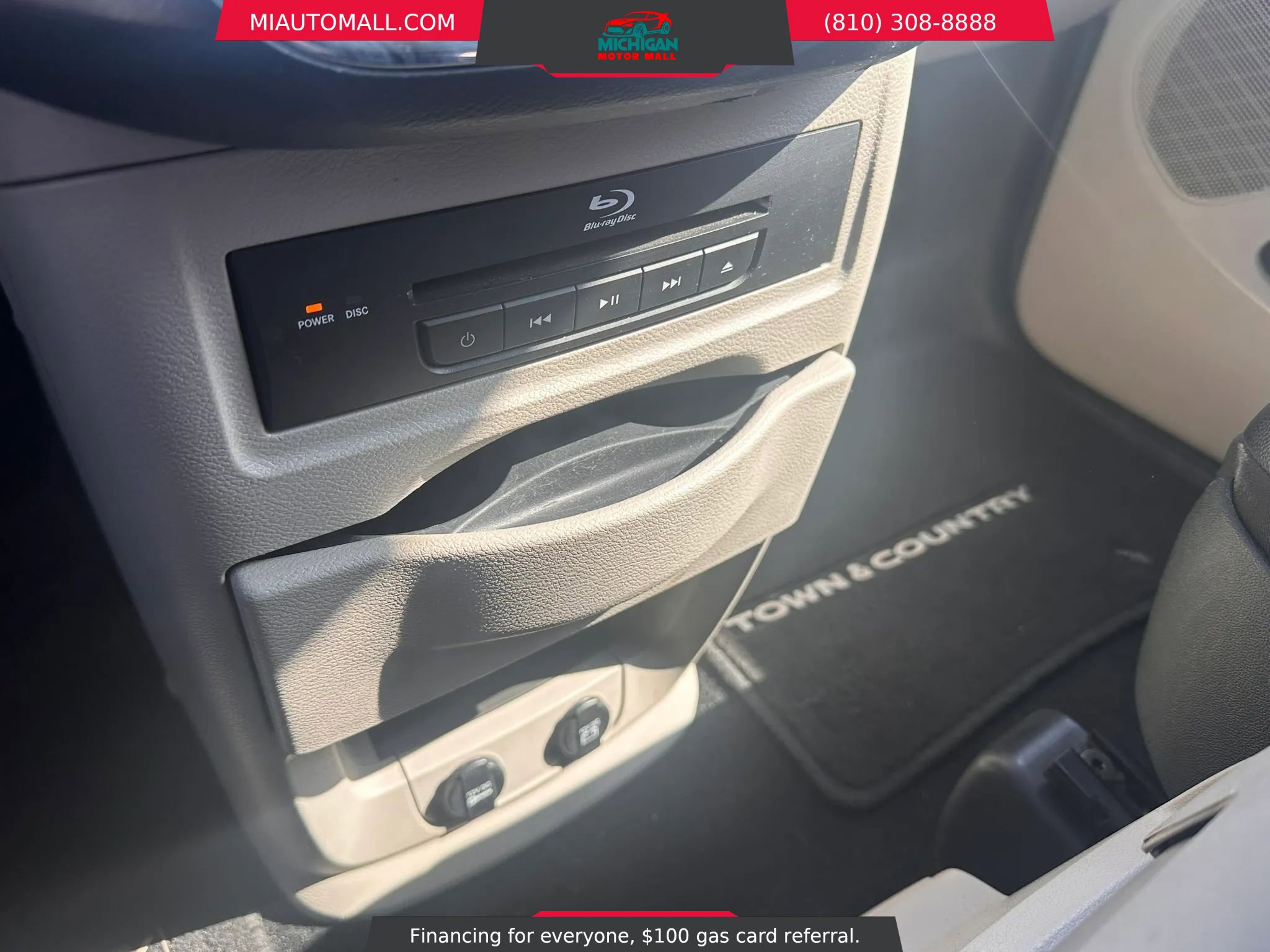 Used 2014 Chrysler Town & Country Touring-L w/ Driver Convenience Group image 13