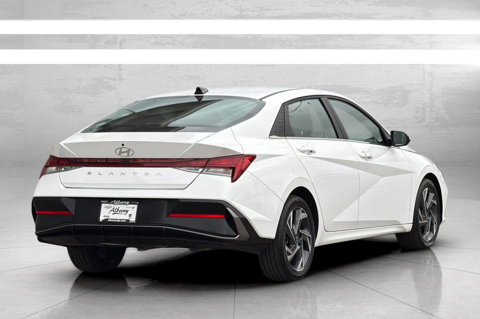 Used 2025 Hyundai Elantra SEL image 5