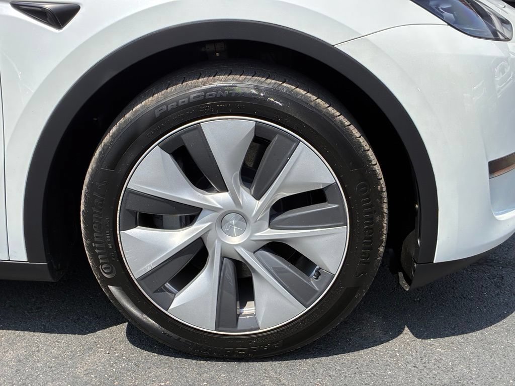 Used 2024 Tesla Model Y Long Range AWD/4WD image 48