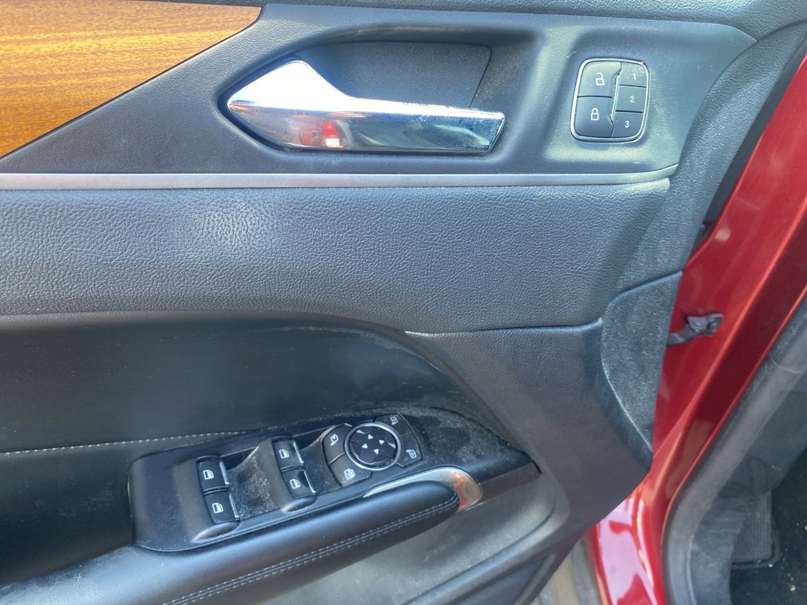 Used 2019 Lincoln MKC Select w/ Select Plus Package FWD image 11