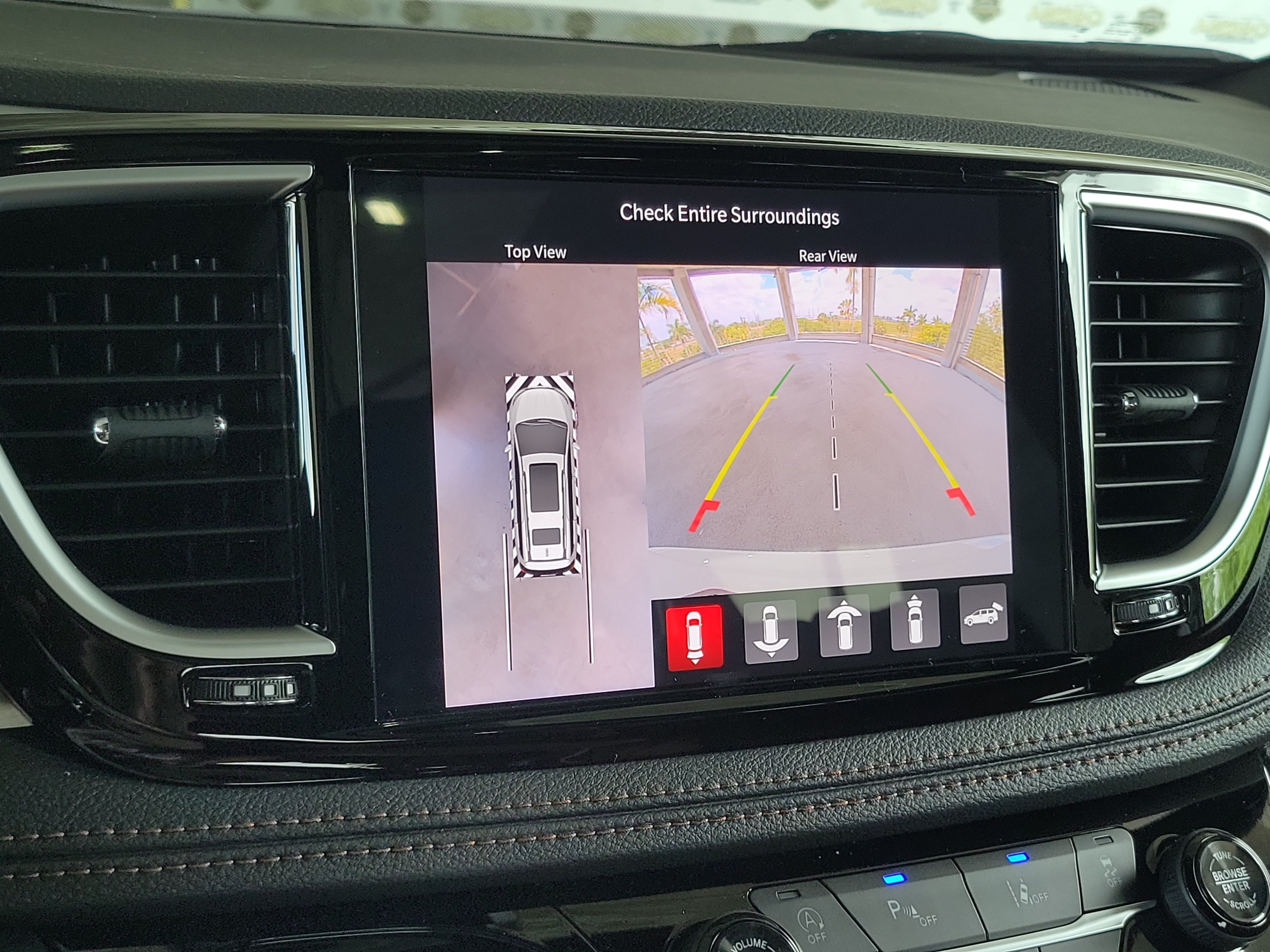 New 2026 Chrysler Pacifica Pinnacle w/ Trailer Tow Group FWD image 29