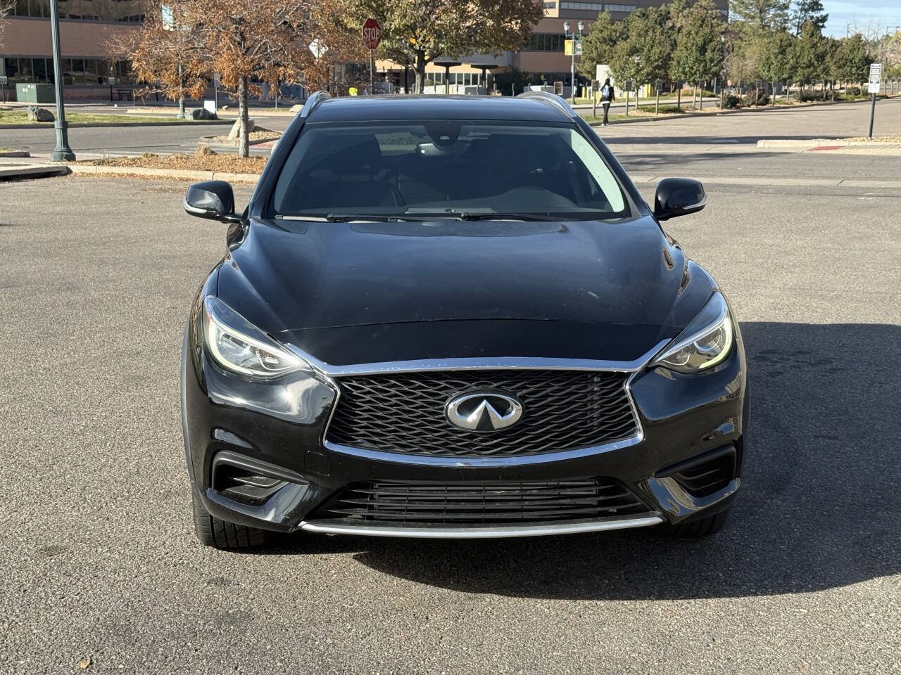 Used 2017 INFINITI QX30 AWD image 3