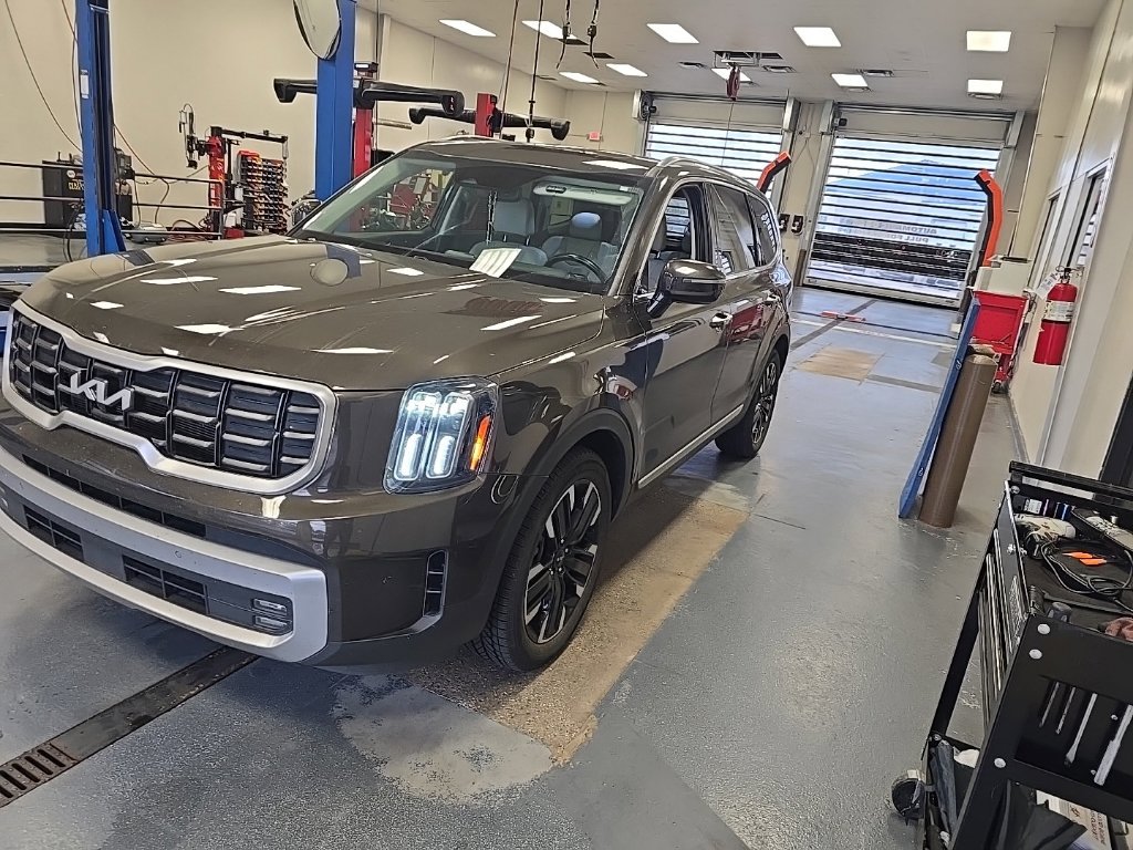 Used 2023 Kia Telluride SX FWD image 2