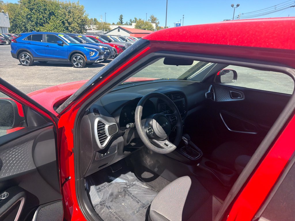 Used 2024 Kia Soul LX w/ Option Group 015 FWD image 15