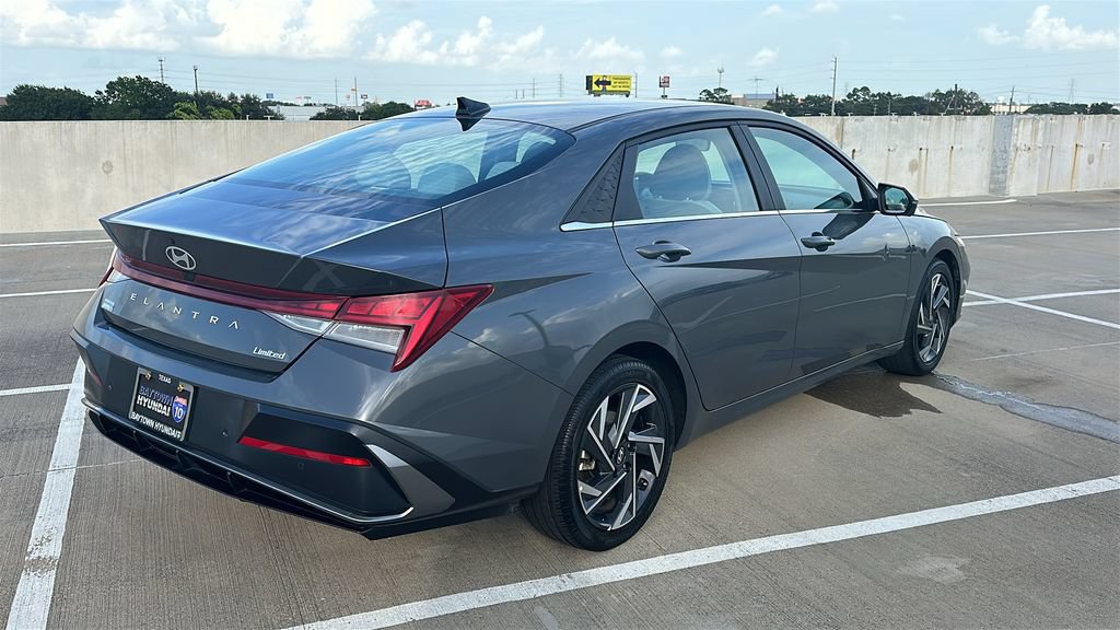 Used 2024 Hyundai Elantra Limited FWD image 14