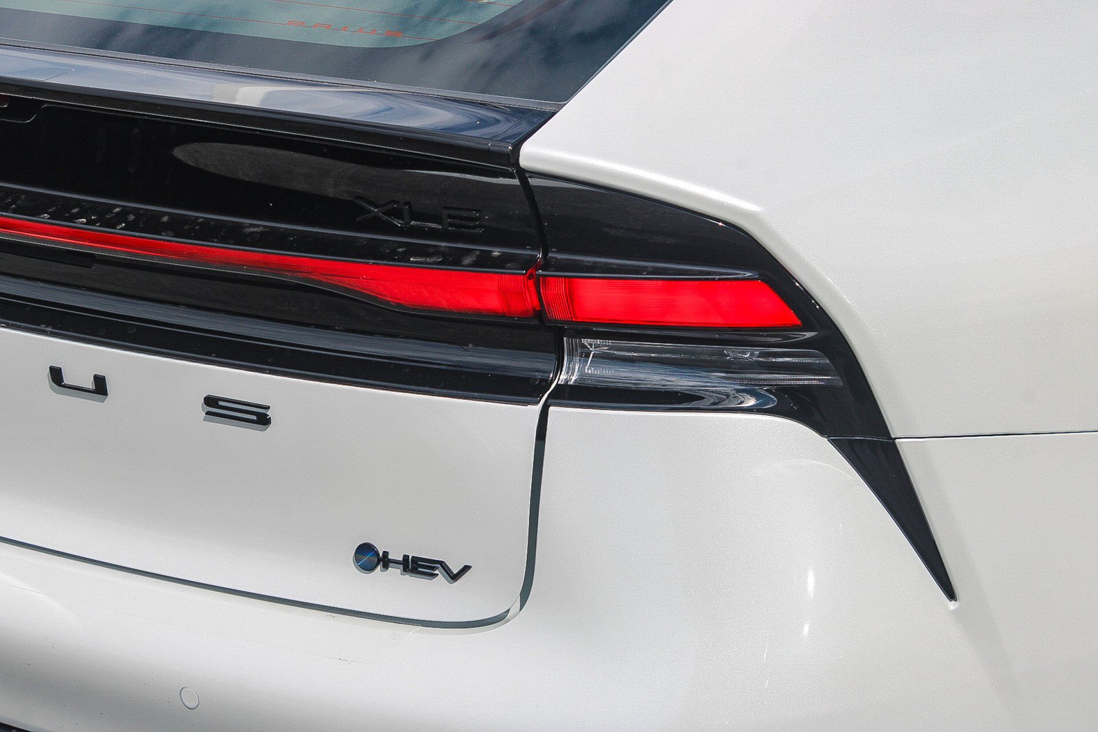 New 2026 Toyota Prius FWD image 10
