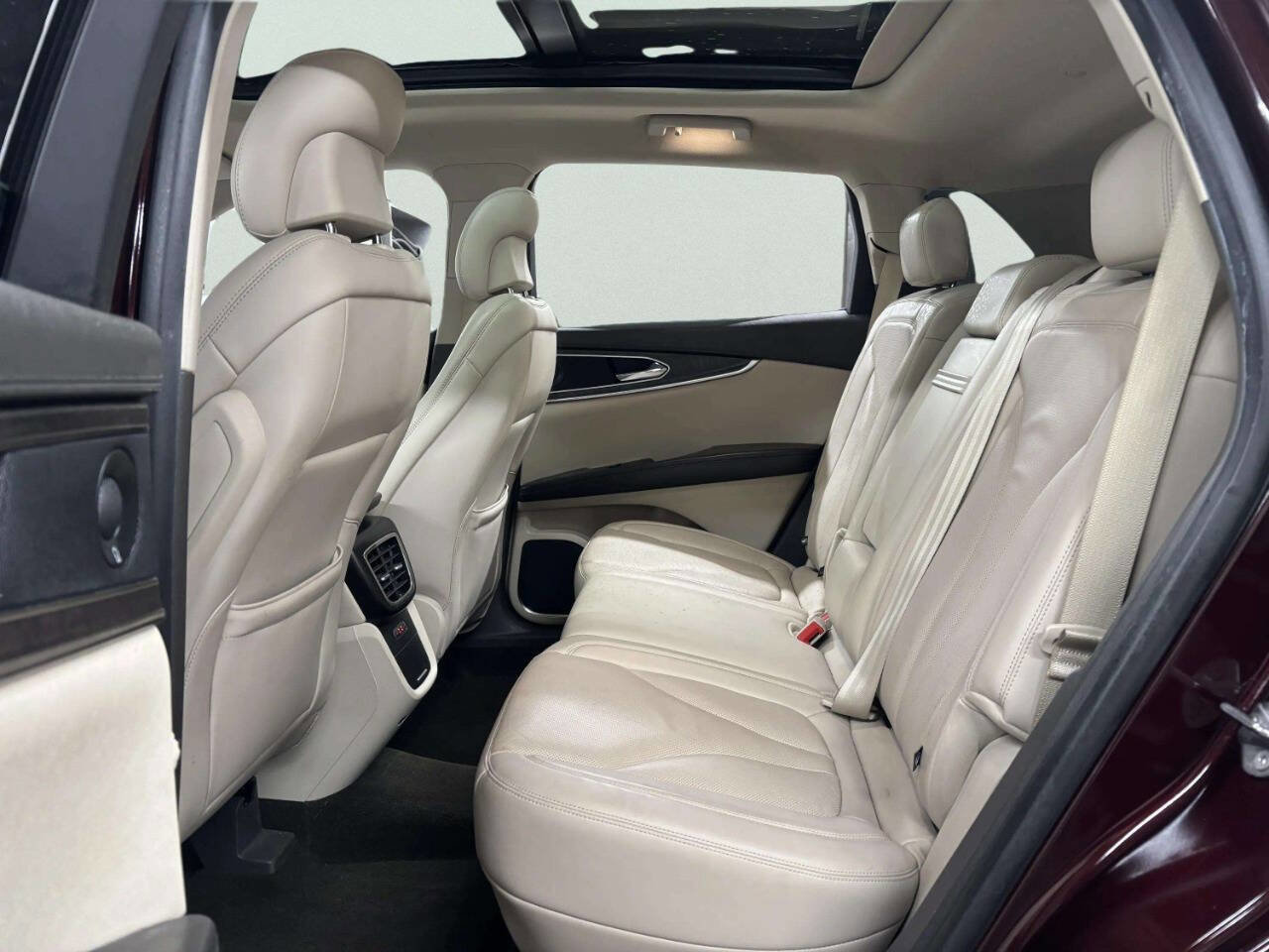 Used 2019 Lincoln Nautilus Reserve AWD/4WD image 17