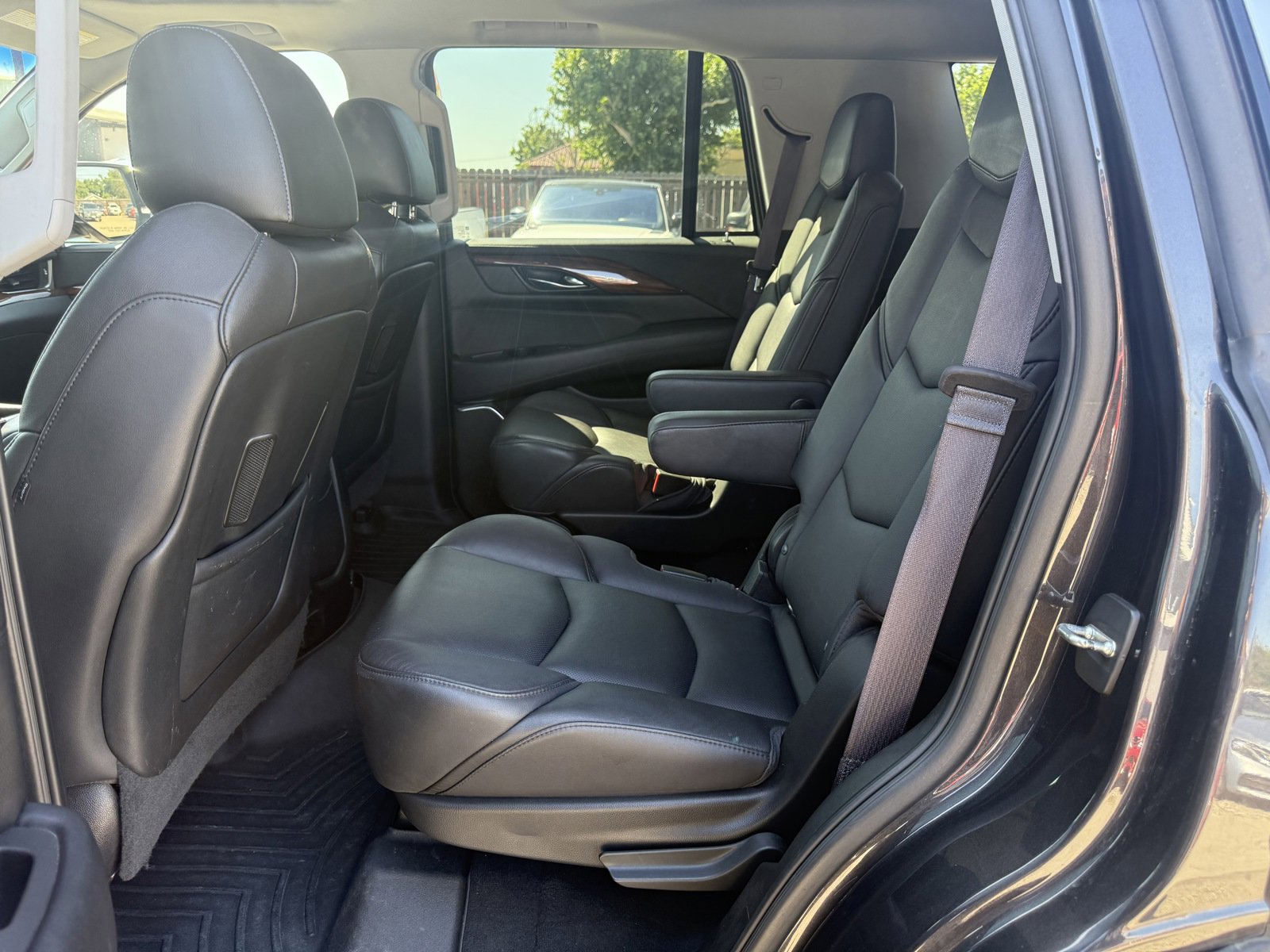 Used 2016 Cadillac Escalade Luxury RWD image 12
