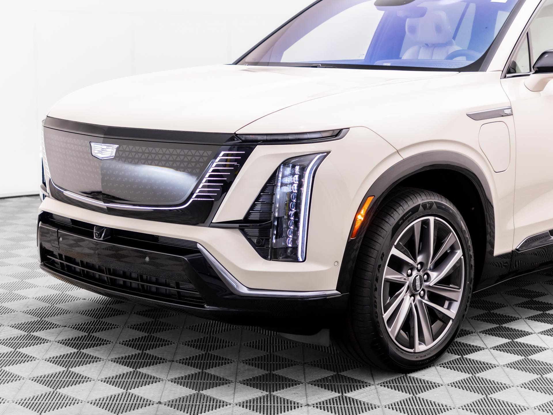 New 2027 Cadillac Vistiq Sport w/ LPO, Floor Liner Package AWD/4WD image 39