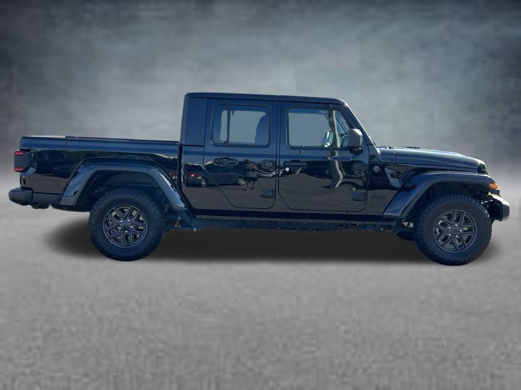 Used 2024 Jeep Gladiator Sport AWD/4WD image 6