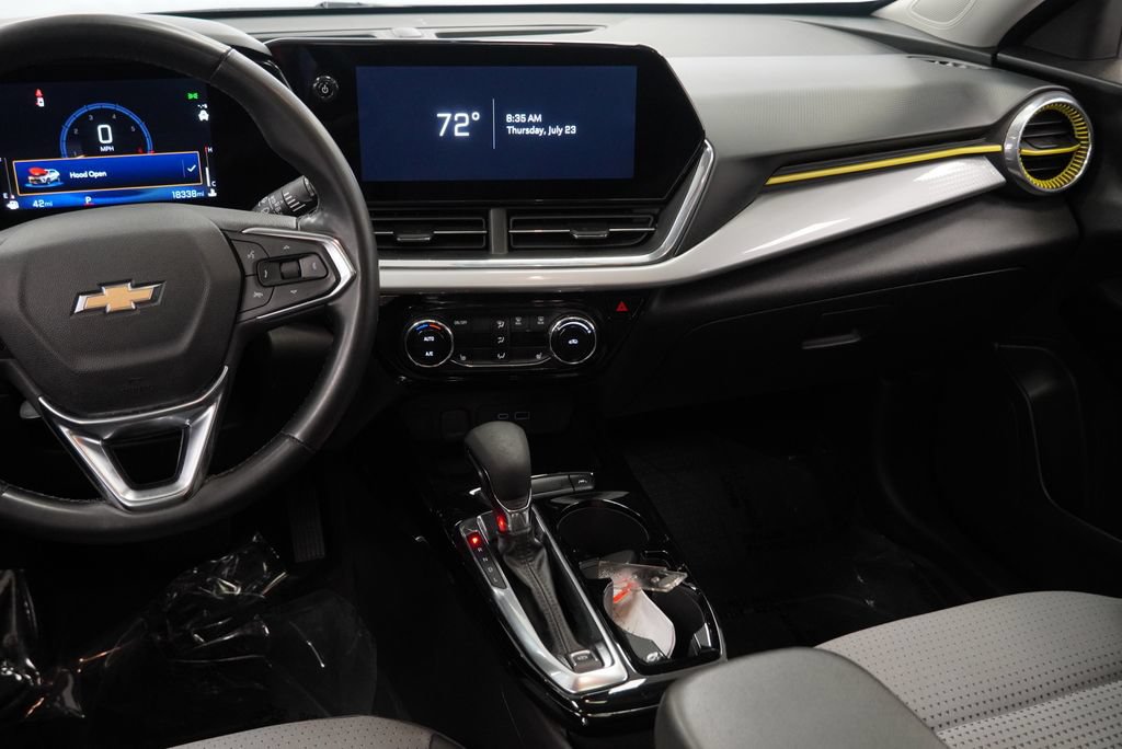 Certified 2024 Chevrolet Trax LT w/ Sunroof Package FWD image 16