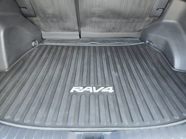 Used 2021 Toyota RAV4 XLE Premium AWD/4WD image 32