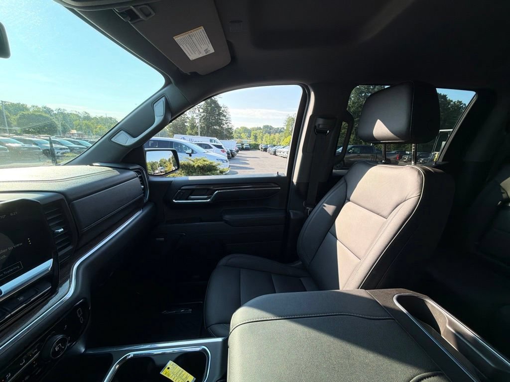 Used 2024 Chevrolet Silverado 1500 LT Trail Boss w/ LT Trail Boss Premium Package AWD/4WD image 31