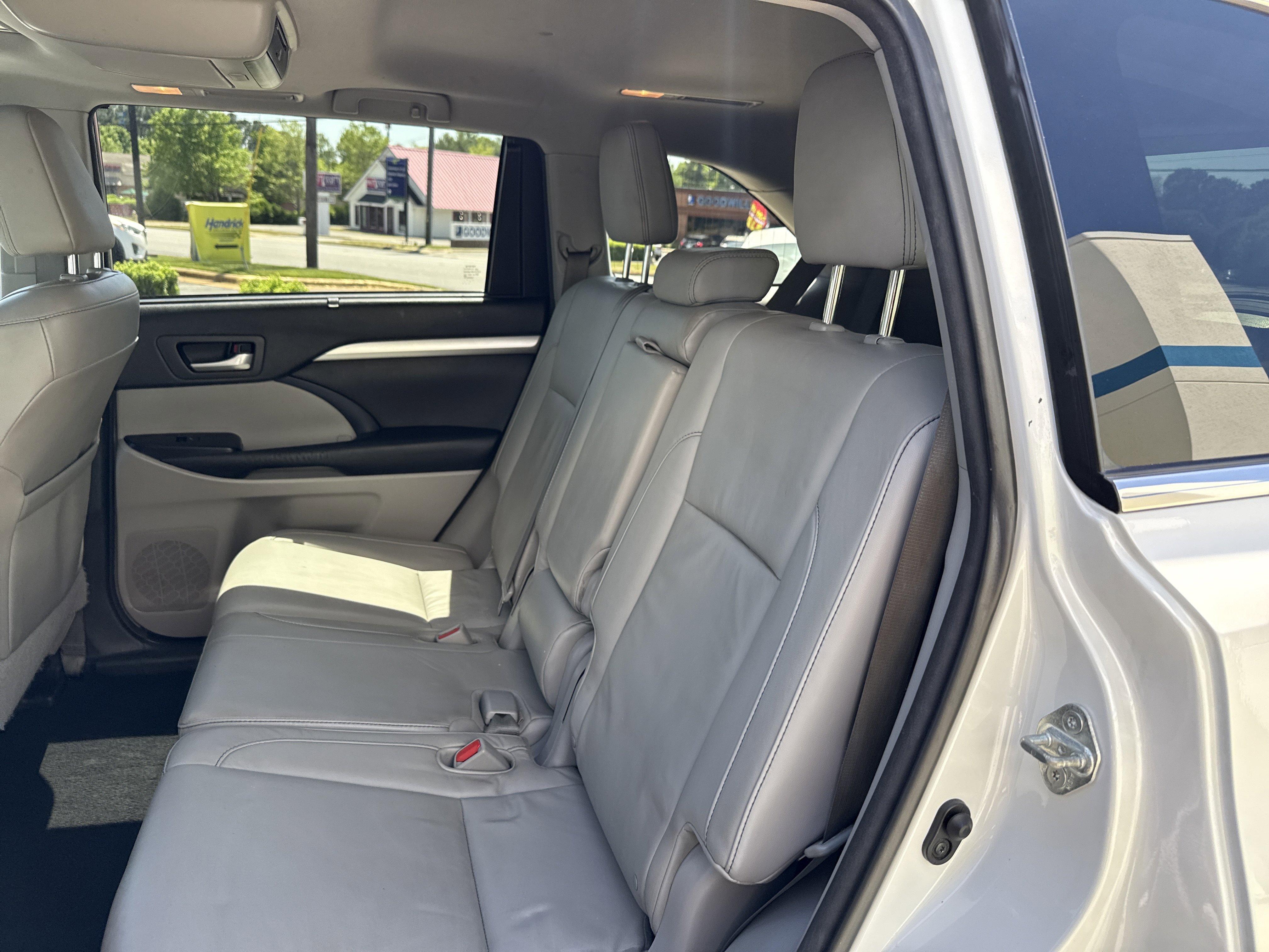 Used 2016 Toyota Highlander XLE AWD/4WD image 33