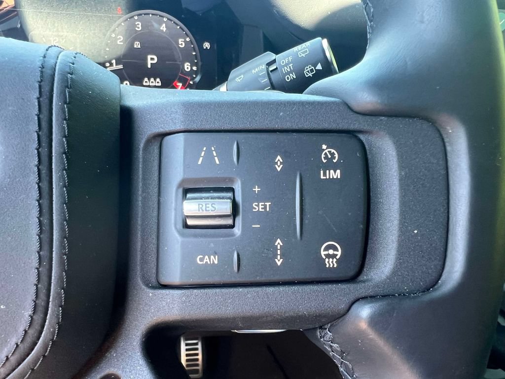 Used 2025 Land Rover Defender 110 V8 AWD/4WD image 22