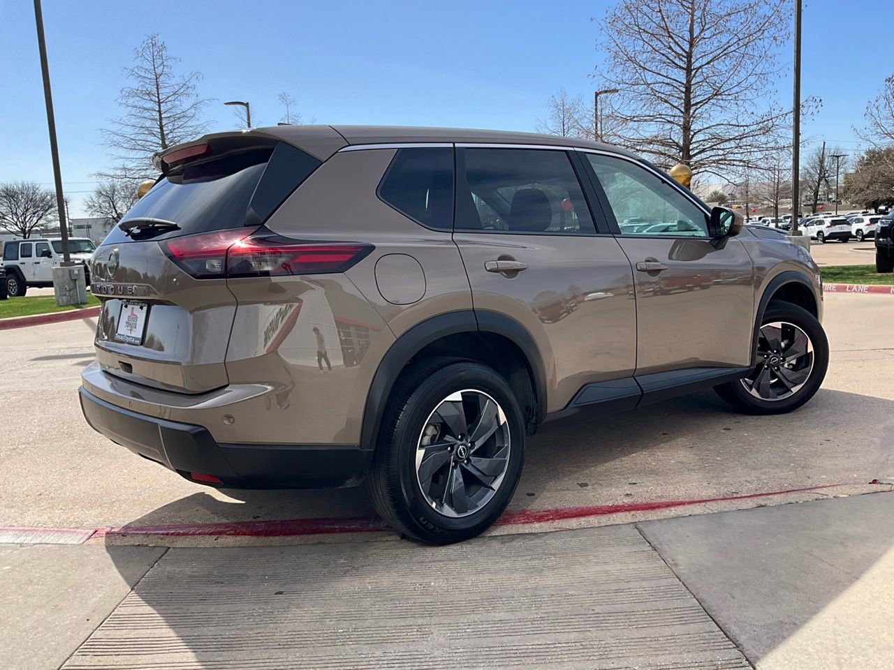 Used 2025 Nissan Rogue SV image 6