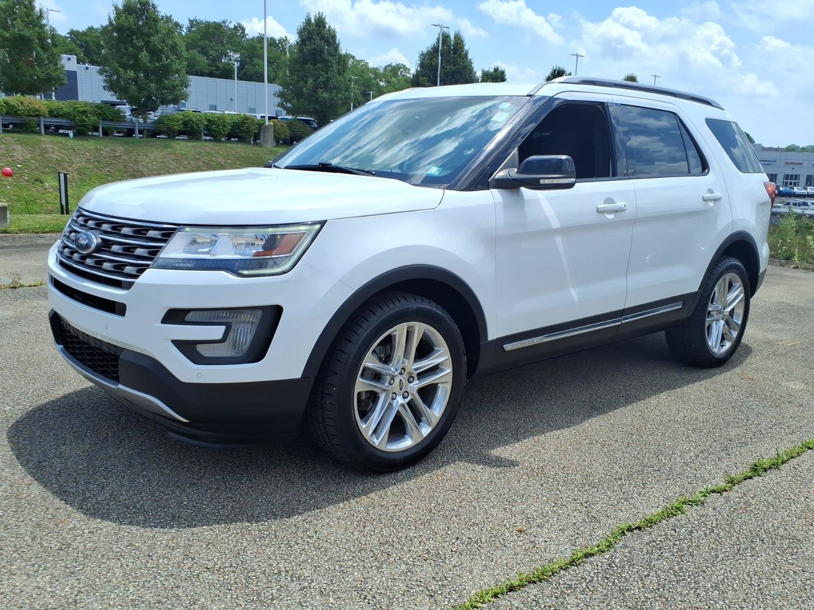 Certified 2017 Ford Explorer XLT w/ Equipment Group 201A AWD/4WD image 3