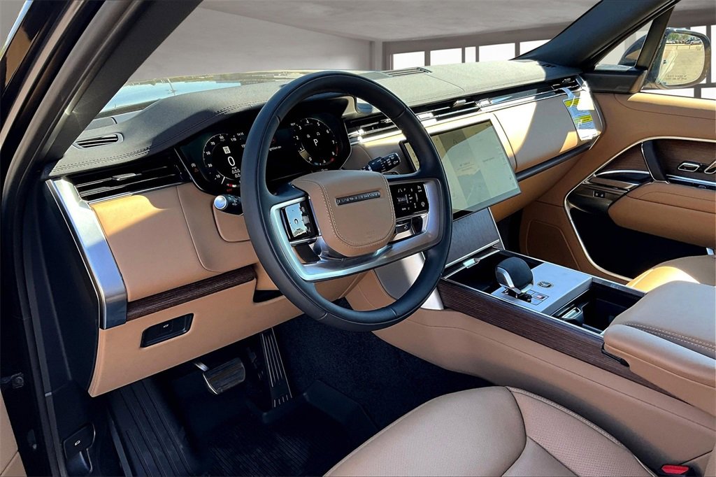 New 2025 Land Rover Range Rover Long Wheelbase SE image 6