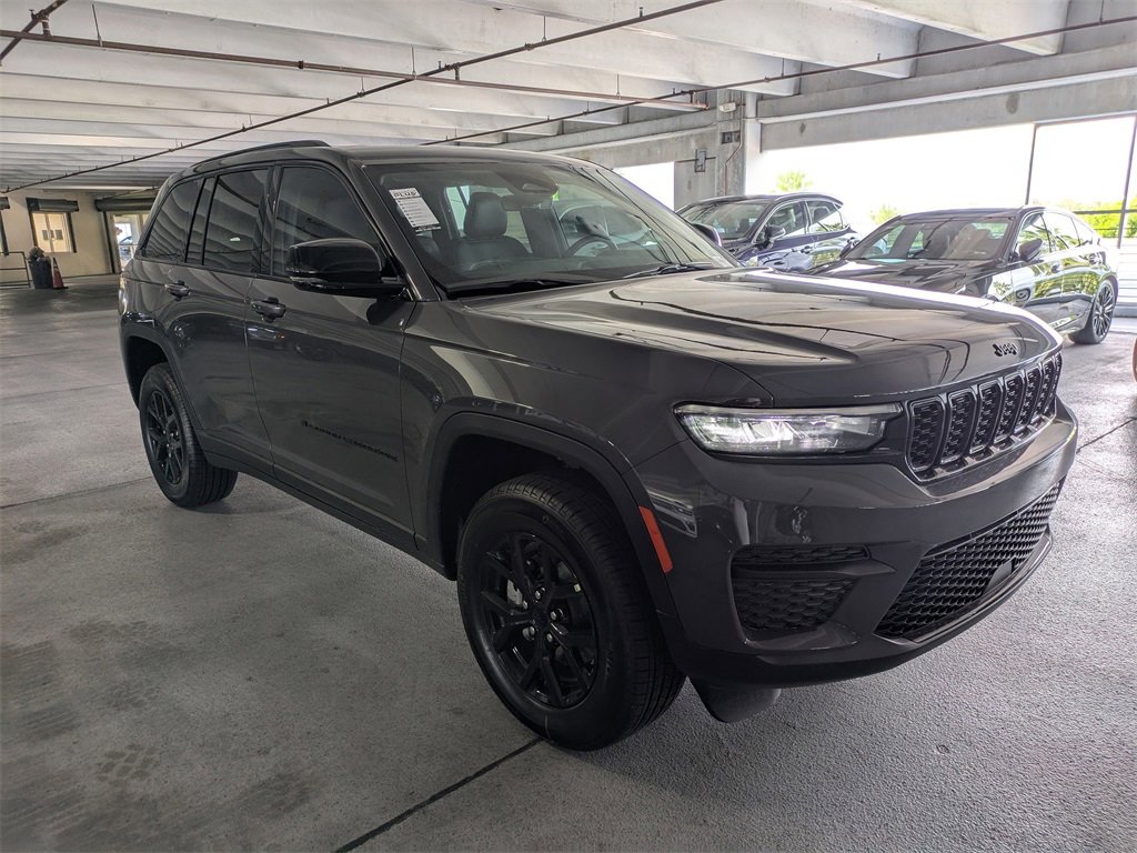 New 2025 Jeep Grand Cherokee Altitude image 2