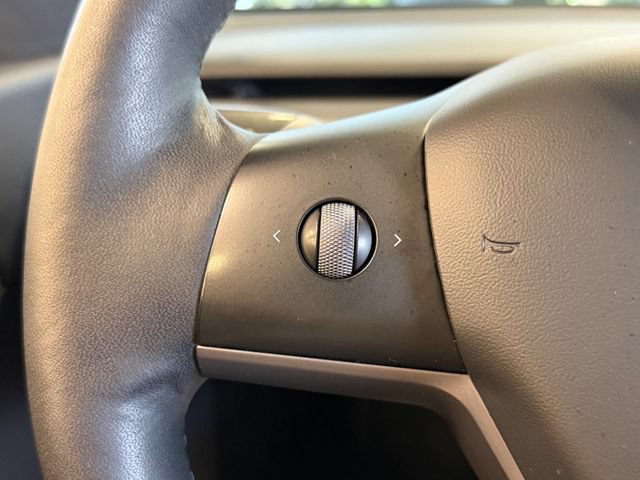 Used 2022 Tesla Model Y Performance AWD/4WD image 26