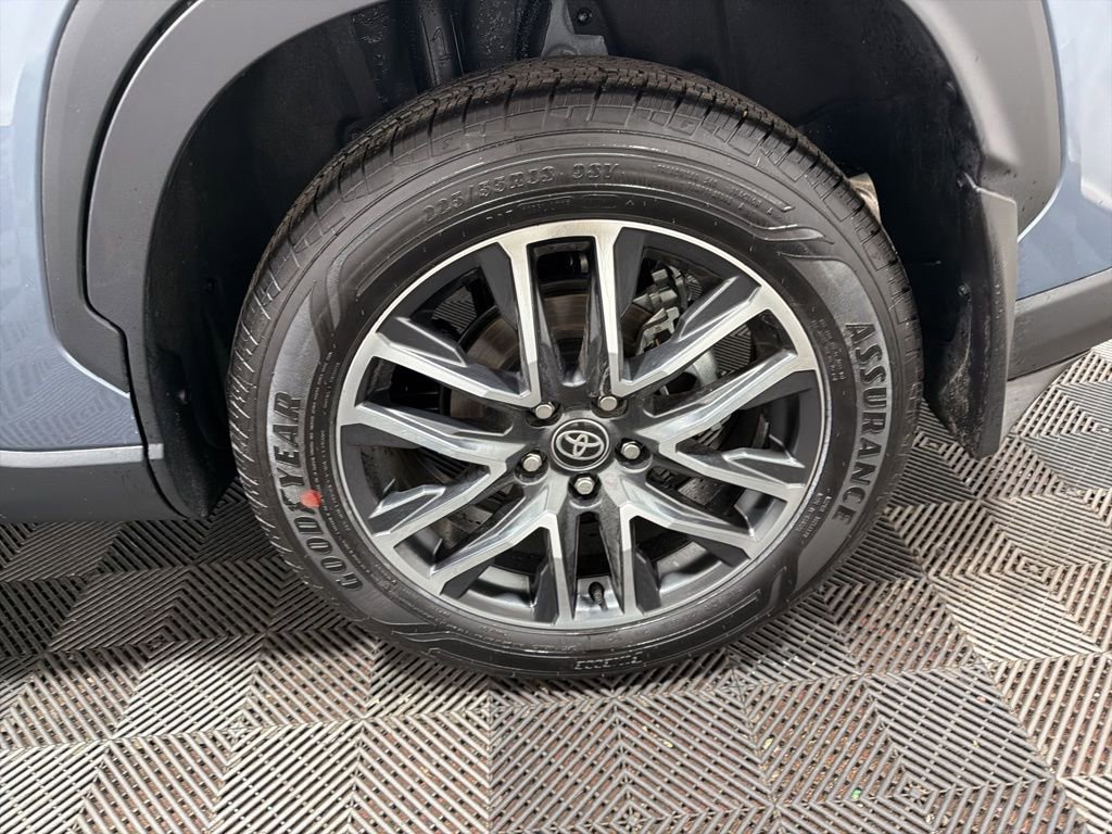 Used 2026 Toyota Corolla Cross XLE w/ Convenience Package image 31