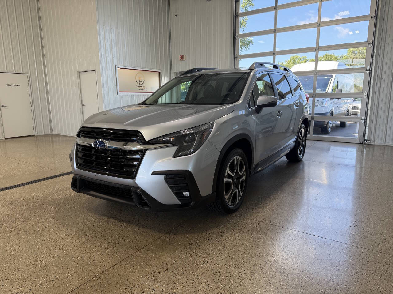 Used 2023 Subaru Ascent Limited AWD/4WD image 2