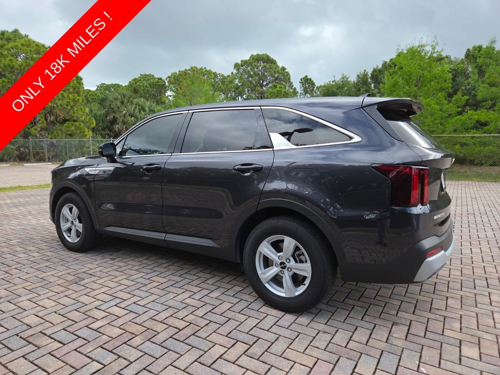 Used 2025 Kia Sorento LX FWD image 9