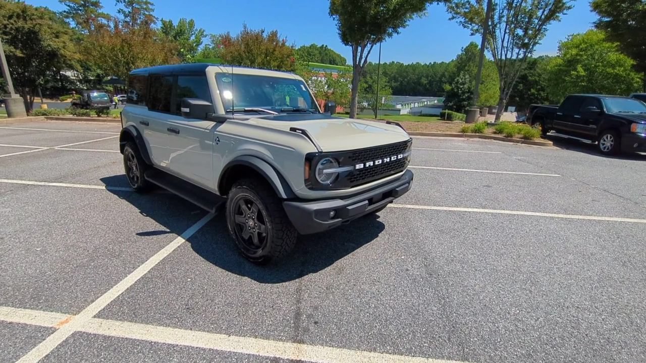 Used 2025 Ford Bronco Outer Banks AWD/4WD image 2