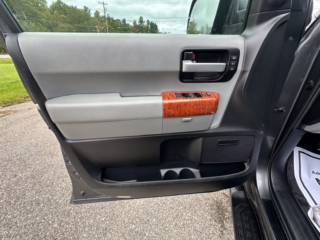 Used 2019 Toyota Sequoia Platinum AWD/4WD image 10