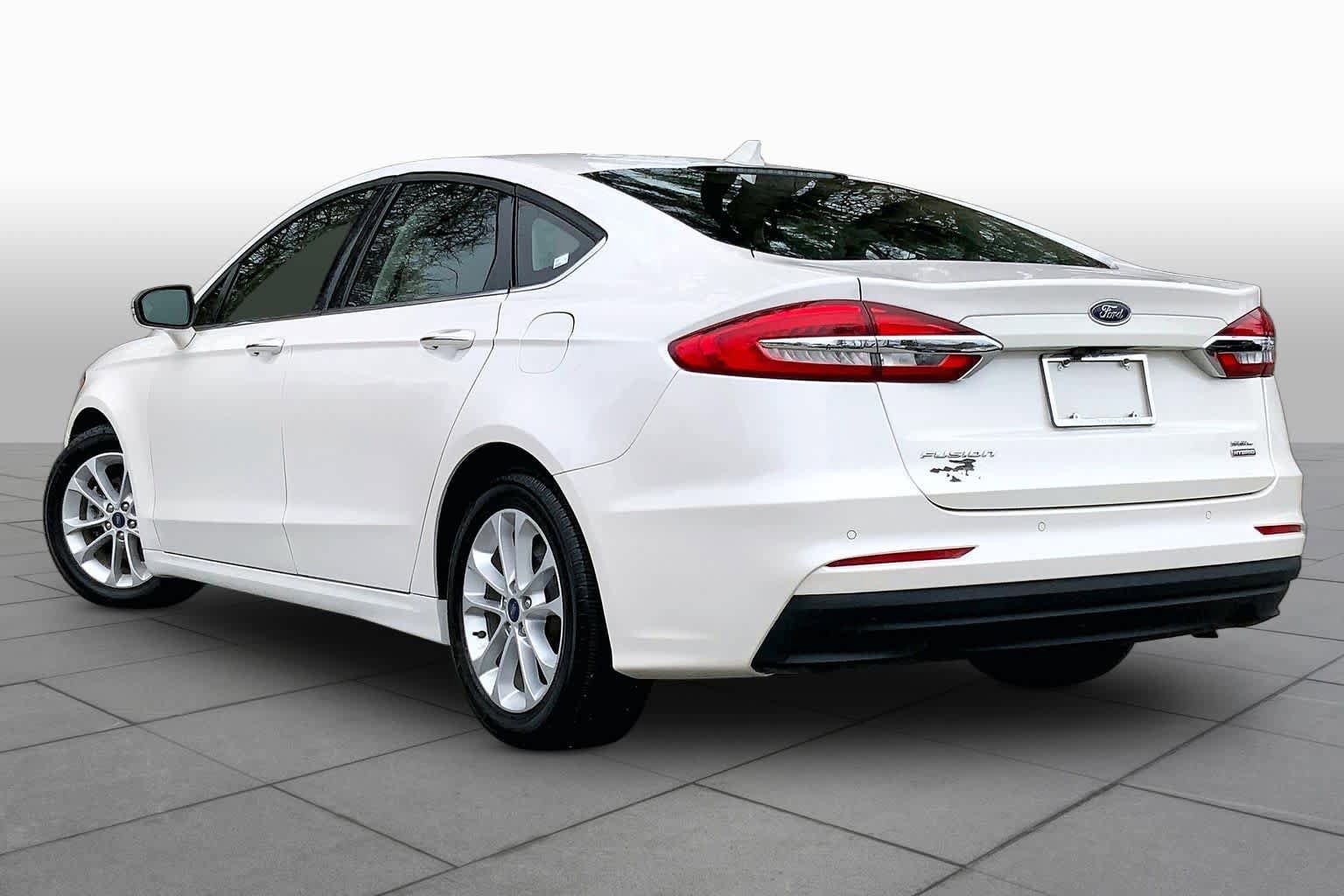 Used 2020 Ford Fusion SEL FWD image 12