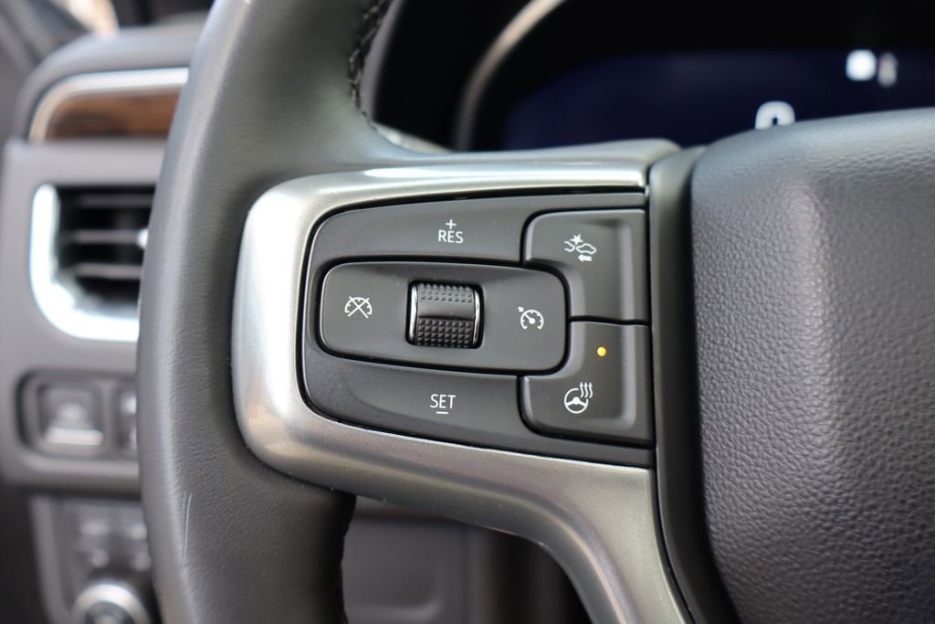 Used 2023 Chevrolet Suburban Premier image 16