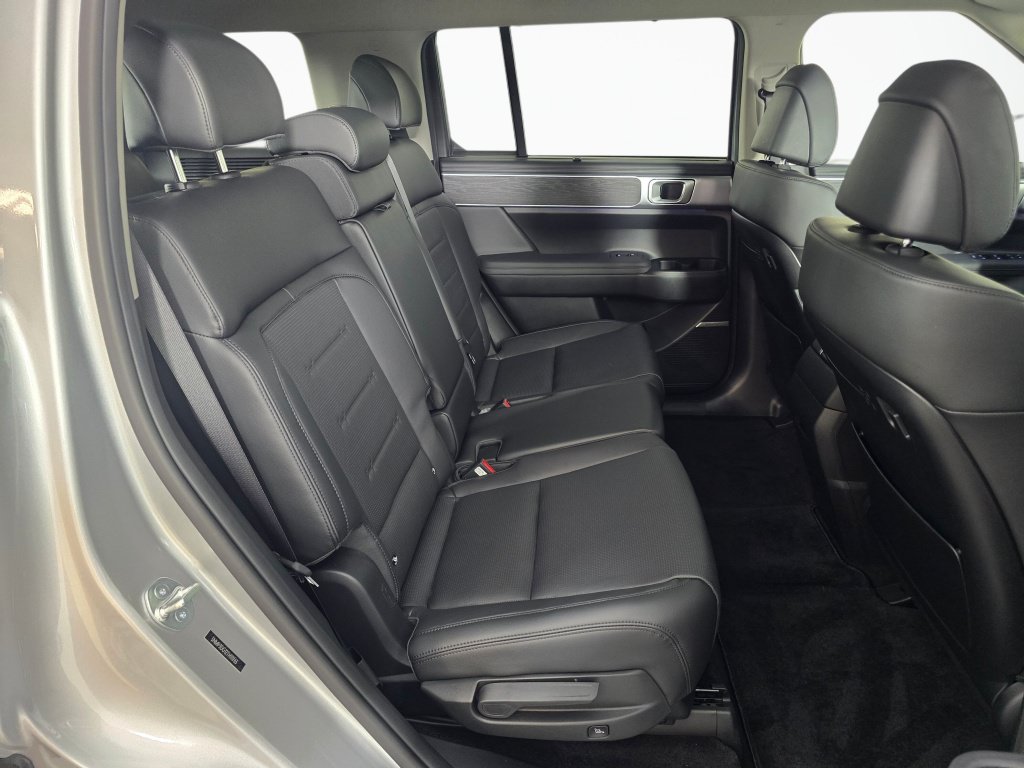 Used 2026 Hyundai Santa Fe Limited AWD/4WD image 24