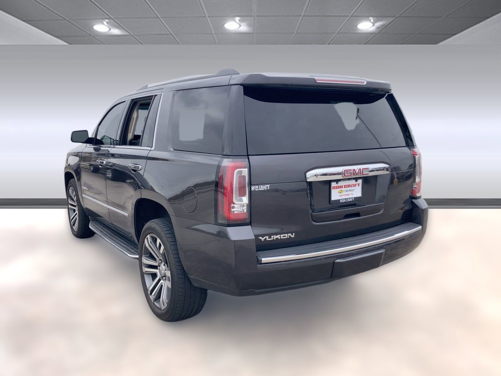 Used 2017 GMC Yukon Denali w/ Open Road Package image 3
