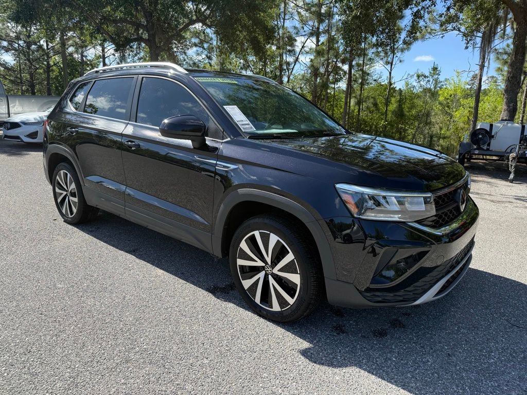 Used 2024 Volkswagen Taos SE image 3