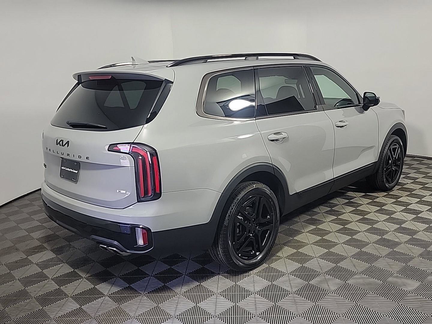 Used 2025 Kia Telluride SX X-Line image 4