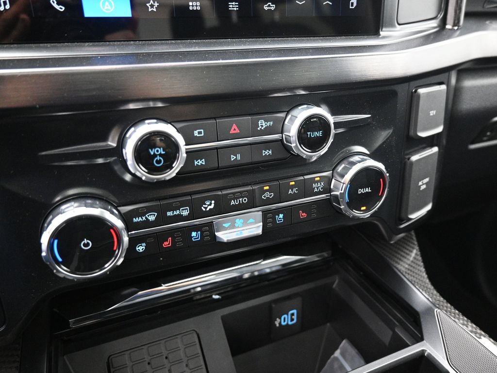 New 2026 Ford F250 Lariat w/ Black Appearance Package AWD/4WD image 17