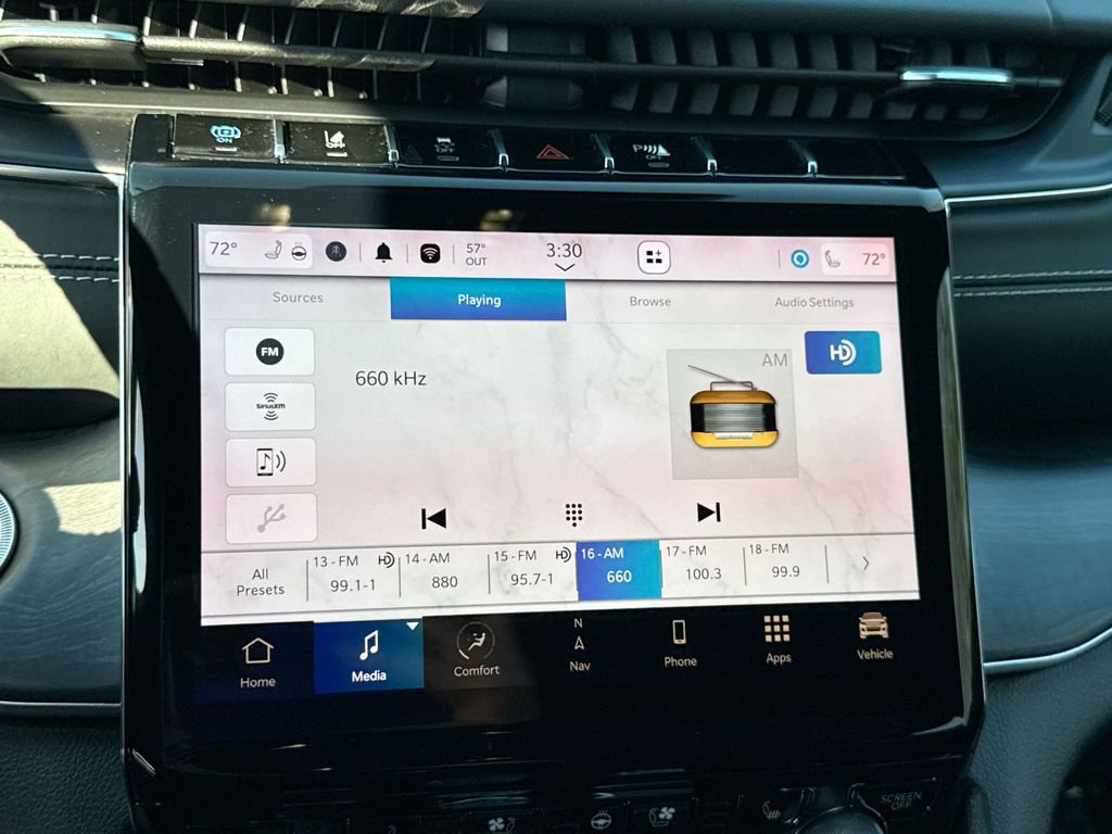 Used 2022 Jeep Grand Cherokee Overland w/ Luxury Tech Group IV image 12