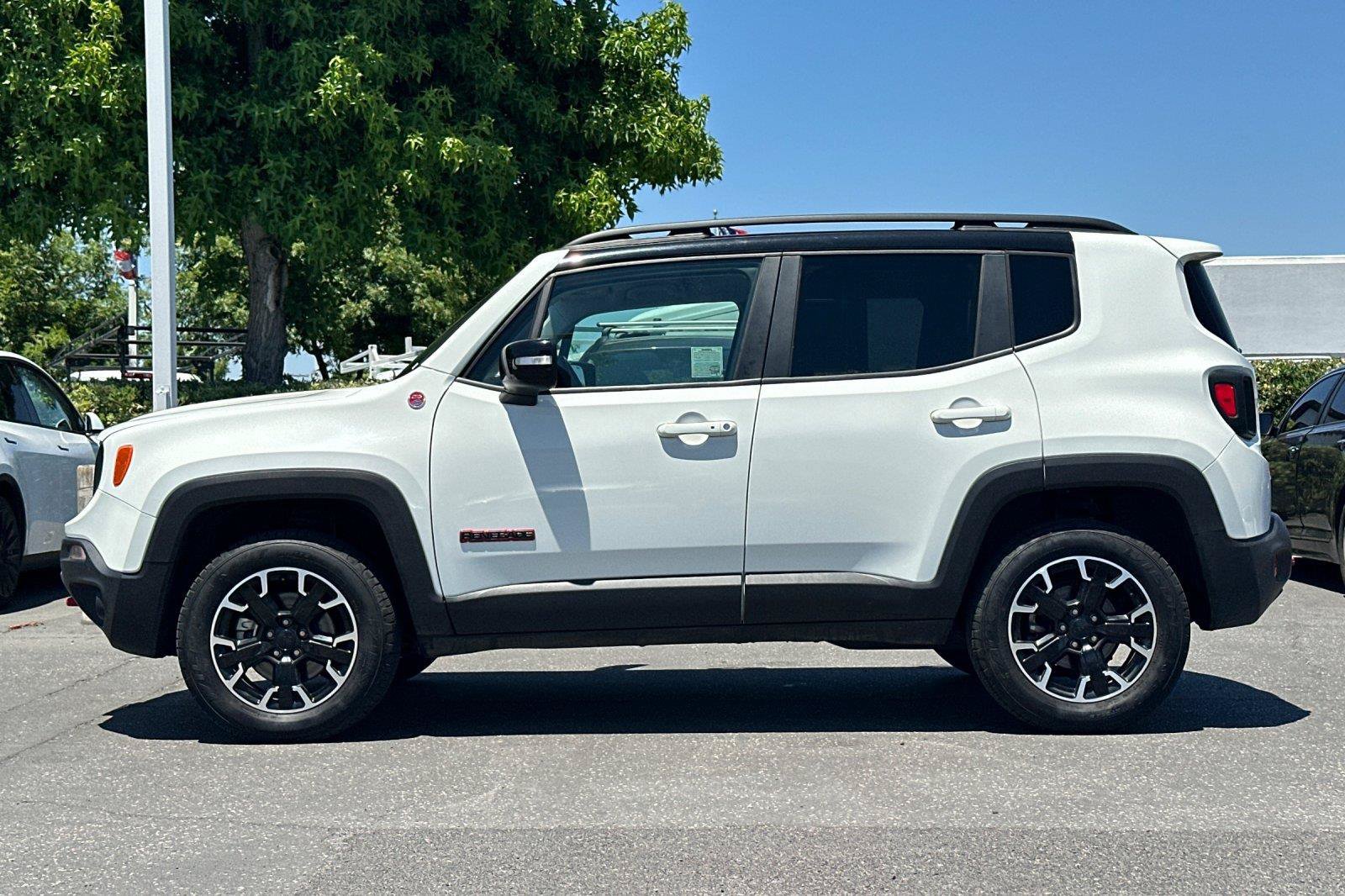 Certified 2023 Jeep Renegade Trailhawk AWD/4WD image 7