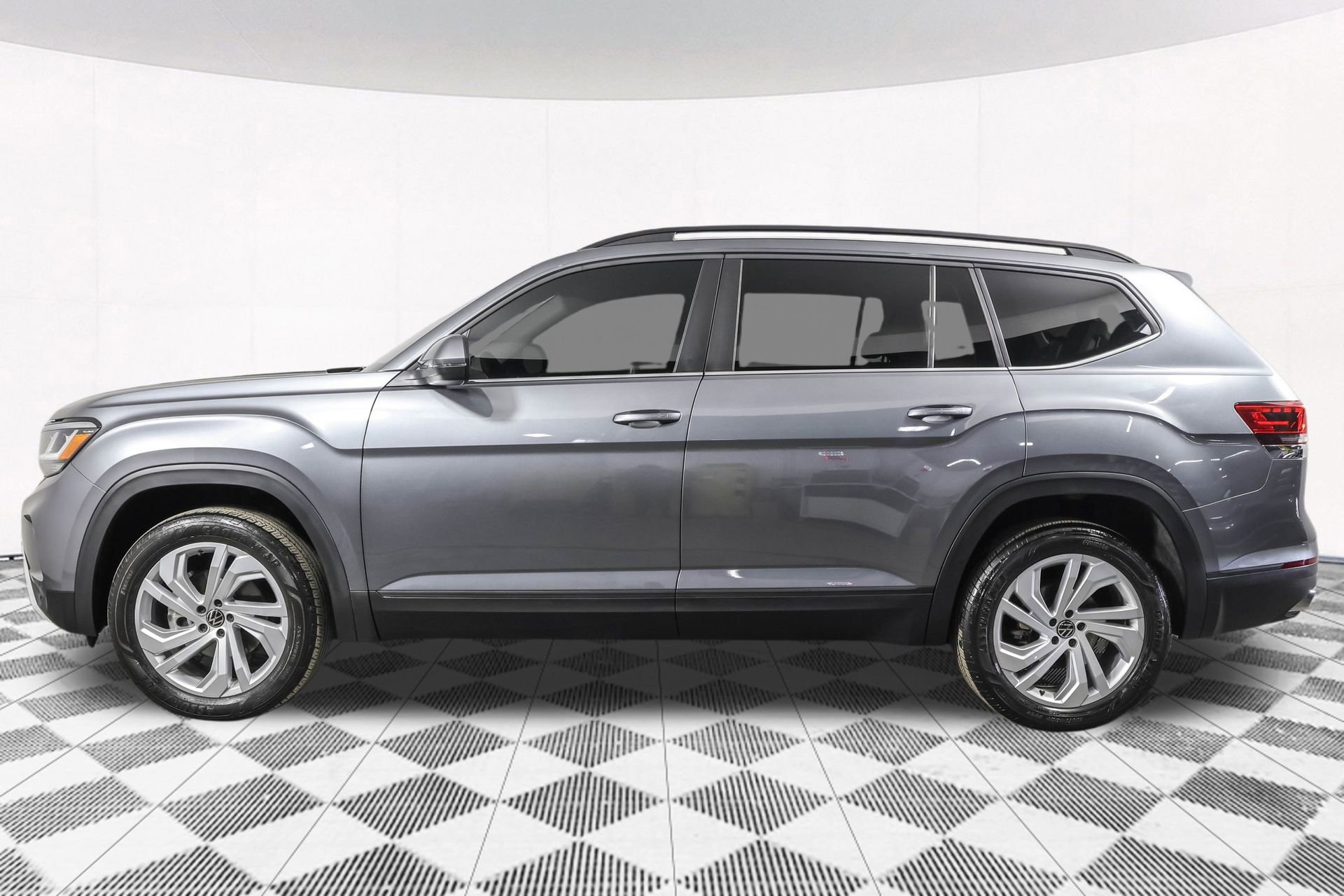 Used 2023 Volkswagen Atlas SE w/ Black Wheel Package image 20